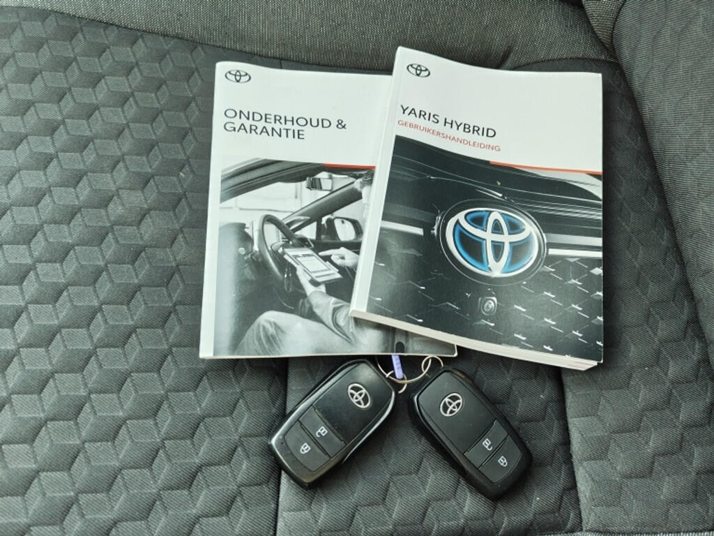 Toyota Yaris 1.5 Hybrid Dynamic | All season | Navi | Apple CarPlay/Android auto | - Image 38