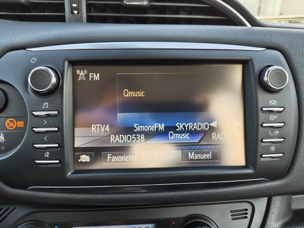 Toyota Yaris 1.5 Hybrid Design | Keyless Entry | Stoelverwarming | Cruise Control - Image 17