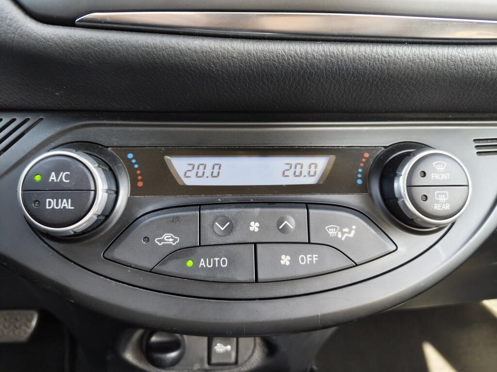 Toyota Yaris 1.5 Hybrid Design | Keyless Entry | Stoelverwarming | Cruise Control - Image 19