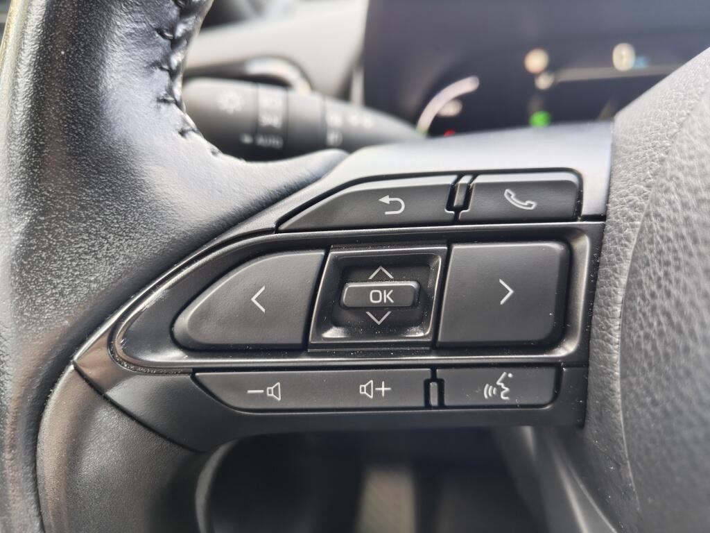 Toyota Yaris Cross 1.5 Hybrid Adventure | Trekhaak | El. Achterklep | All Seasons | Stoel & Stuurverwarming - Image 14