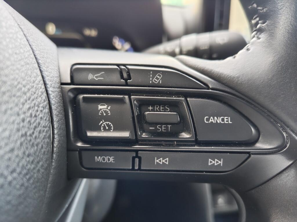 Toyota Yaris Cross 1.5 Hybrid Adventure | Trekhaak | El. Achterklep | All Seasons | Stoel & Stuurverwarming - Image 15