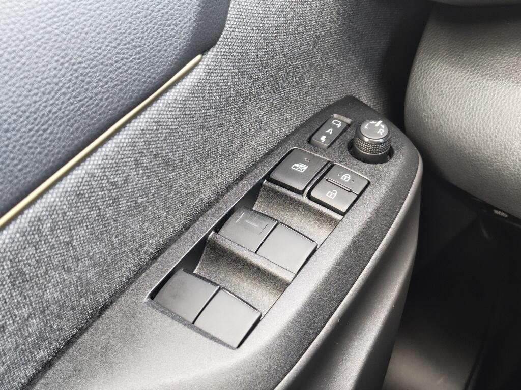 Toyota Yaris Cross 1.5 Hybrid Adventure | Trekhaak | El. Achterklep | All Seasons | Stoel & Stuurverwarming - Image 24