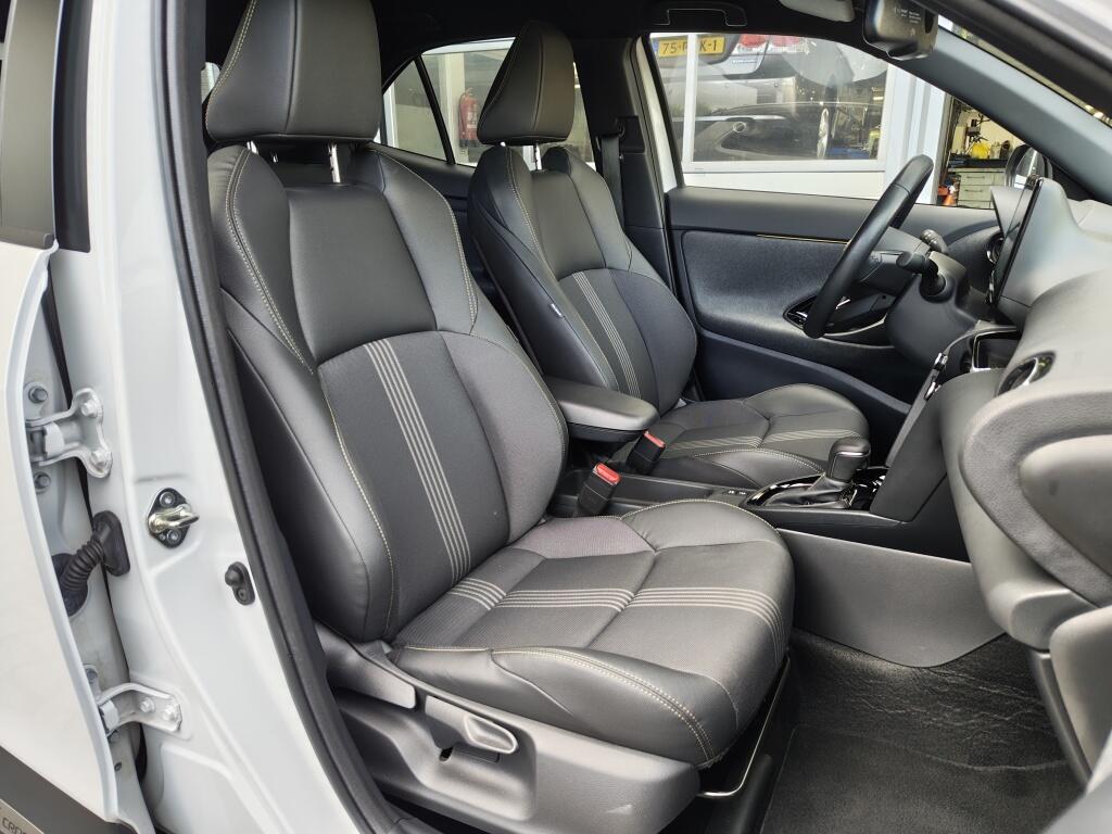 Toyota Yaris Cross 1.5 Hybrid Adventure | Trekhaak | El. Achterklep | All Seasons | Stoel & Stuurverwarming - Image 31
