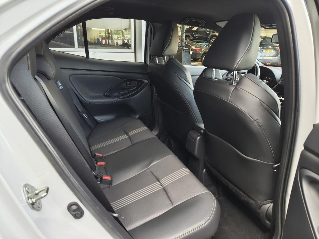 Toyota Yaris Cross 1.5 Hybrid Adventure | Trekhaak | El. Achterklep | All Seasons | Stoel & Stuurverwarming - Image 32