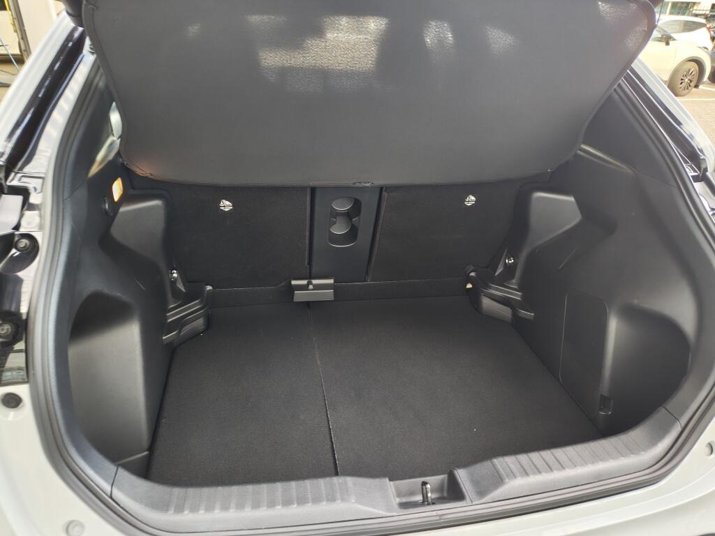 Toyota Yaris Cross 1.5 Hybrid Adventure | Trekhaak | El. Achterklep | All Seasons | Stoel & Stuurverwarming - Image 35