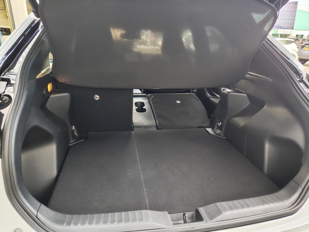 Toyota Yaris Cross 1.5 Hybrid Adventure | Trekhaak | El. Achterklep | All Seasons | Stoel & Stuurverwarming - Image 36