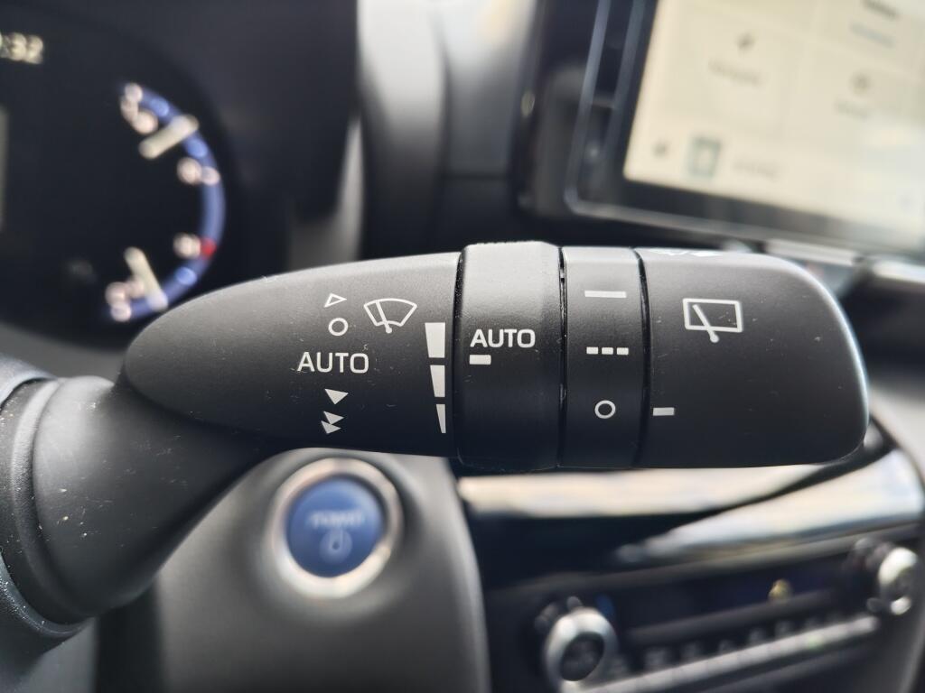 Toyota Yaris Cross 1.5 Hybrid Adventure | Trekhaak | El. Achterklep | All Seasons | Stoel & Stuurverwarming - Image 13