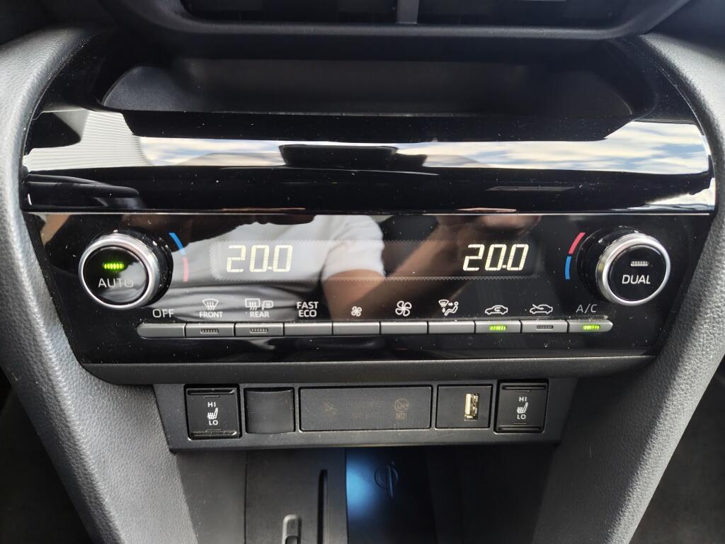 Toyota Yaris Cross 1.5 Hybrid Adventure | Trekhaak | El. Achterklep | All Seasons | Stoel & Stuurverwarming - Image 20
