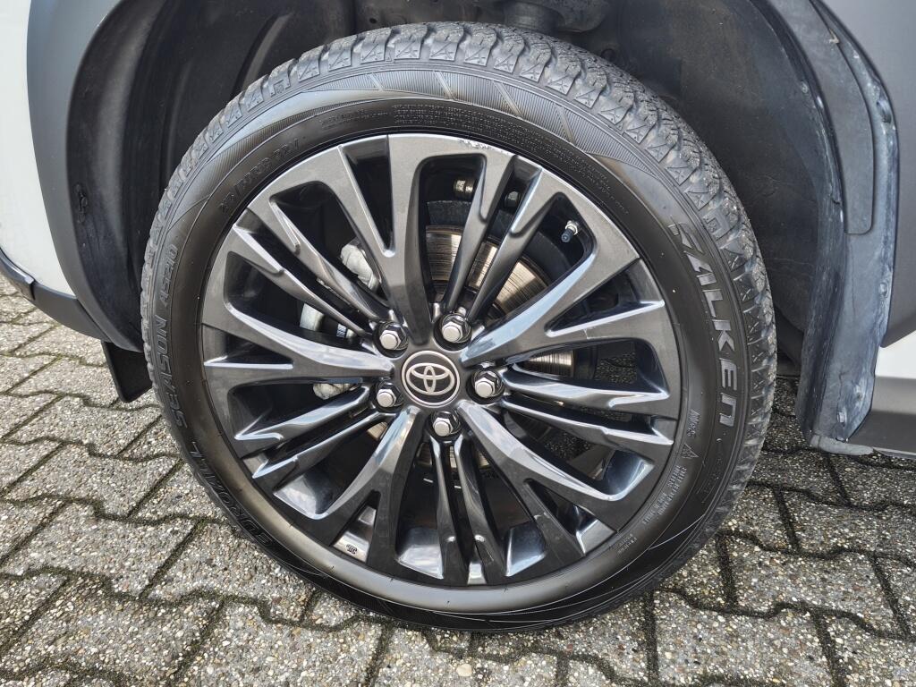 Toyota Yaris Cross 1.5 Hybrid Adventure | Trekhaak | El. Achterklep | All Seasons | Stoel & Stuurverwarming - Image 42