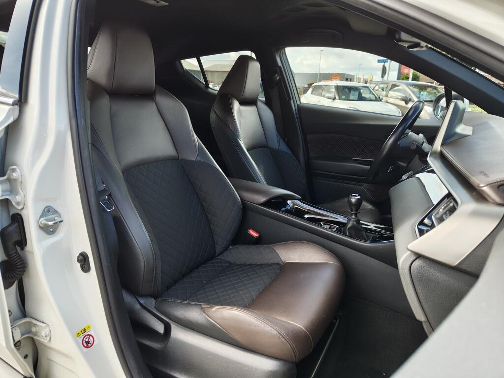Toyota C-HR 1.2 Executive | Keyless Entry/Start | Sensoren v/a | Navi | Stoelverwarming - Image 32