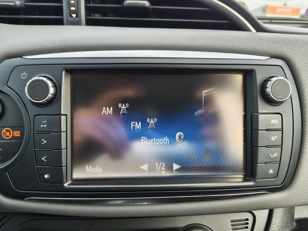 Toyota Yaris 1.5 Hybrid Design | Keyless Start | Airco | Radio | El. Climate - Image 15
