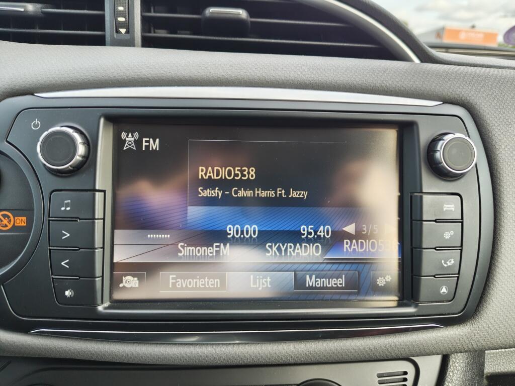 Toyota Yaris 1.5 Hybrid Design | Keyless Start | Airco | Radio | El. Climate - Image 16