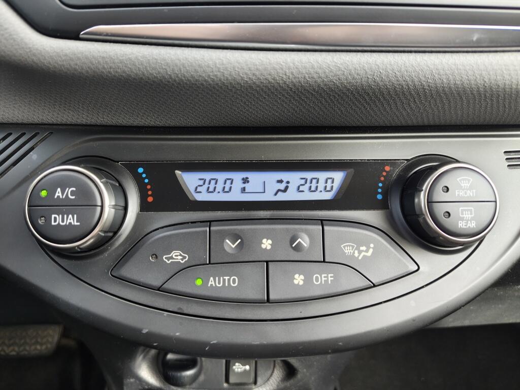 Toyota Yaris 1.5 Hybrid Design | Keyless Start | Airco | Radio | El. Climate - Image 18