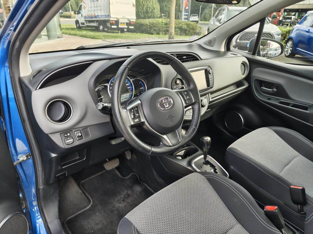 Toyota Yaris 1.5 Hybrid Design | Keyless Start | Airco | Radio | El. Climate - Image 25