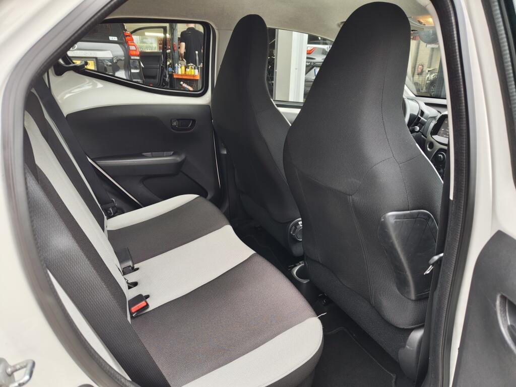 Toyota Aygo 1.0 VVT-i x-play | NL Auto | Airco | Dealer Onderhouden | - Image 25