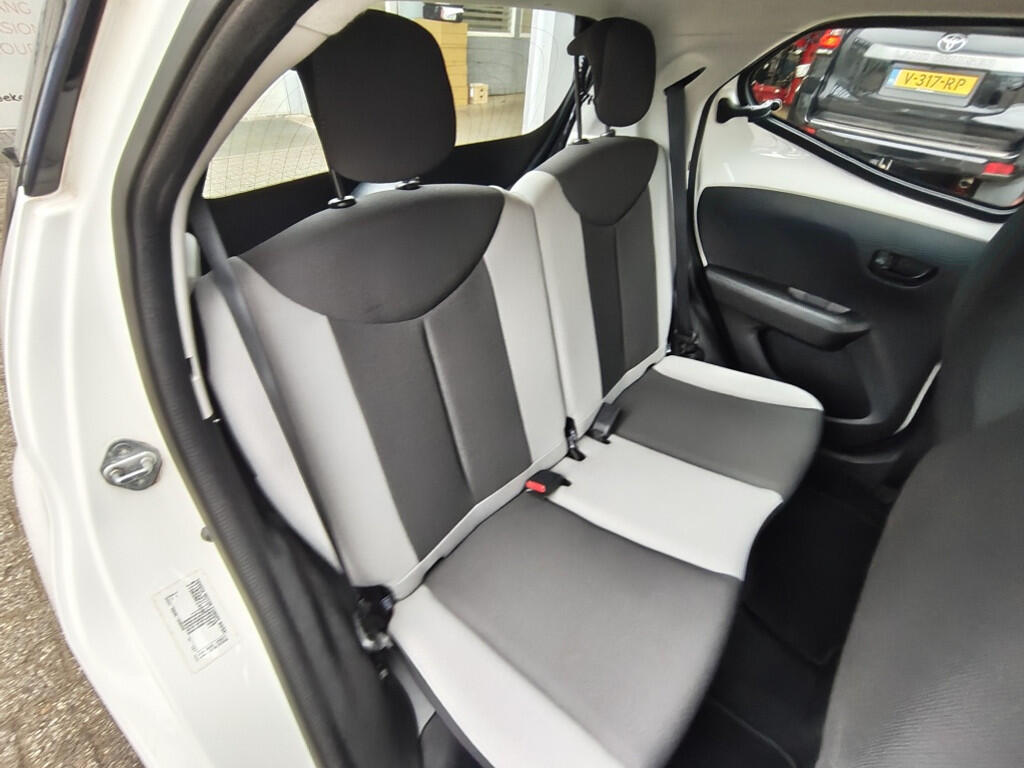 Toyota Aygo 1.0 VVT-i x-play | NL Auto | Airco | Dealer Onderhouden | - Image 26