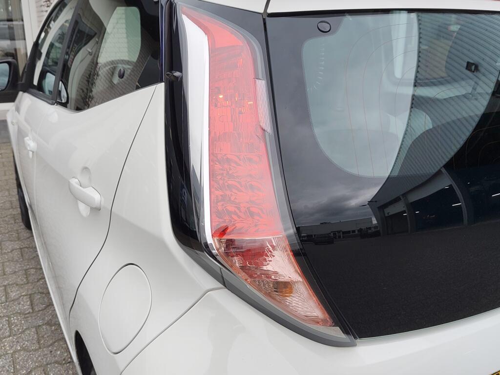 Toyota Aygo 1.0 VVT-i x-play | NL Auto | Airco | Dealer Onderhouden | - Image 30