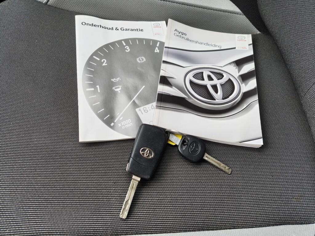 Toyota Aygo 1.0 VVT-i x-play | NL Auto | Airco | Dealer Onderhouden | - Image 34