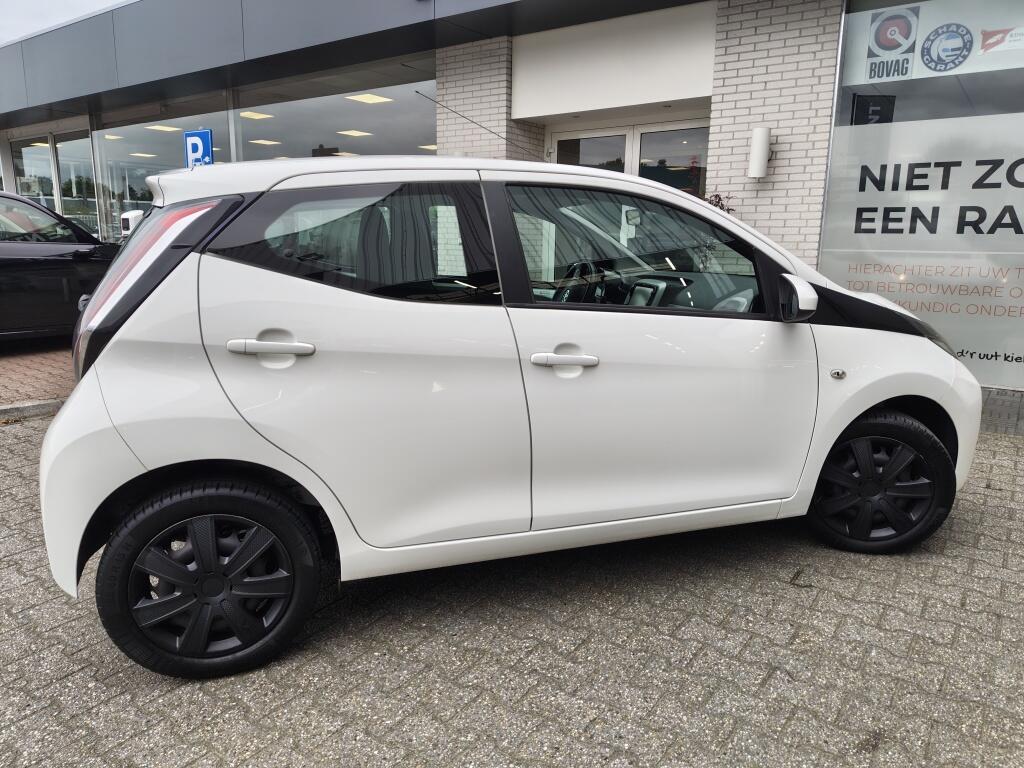 Toyota Aygo 1.0 VVT-i x-play | NL Auto | Airco | Dealer Onderhouden | - Image 5