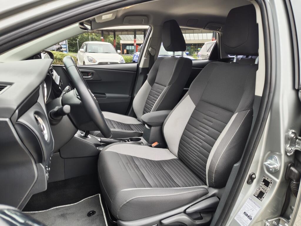 Toyota Auris Touring Sports 1.8 Hybrid Business Plus | All Season | Trekhaak | Sensoren v/a | Stoelver - Image 29