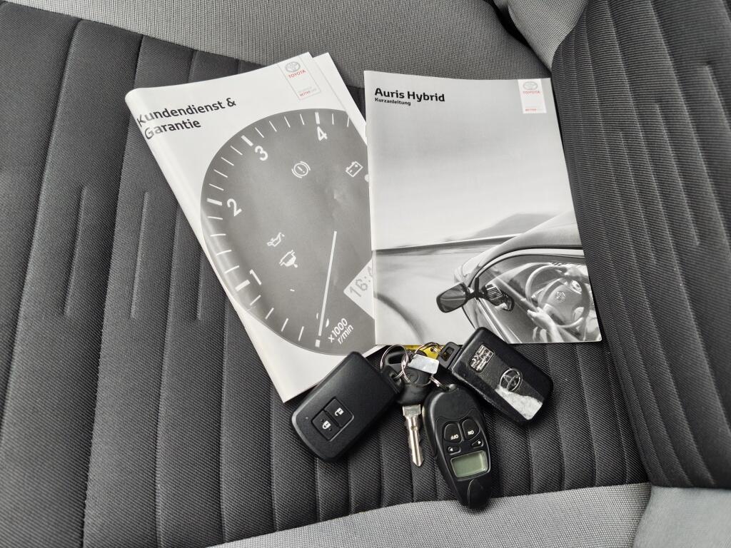 Toyota Auris Touring Sports 1.8 Hybrid Business Plus | All Season | Trekhaak | Sensoren v/a | Stoelver - Image 42