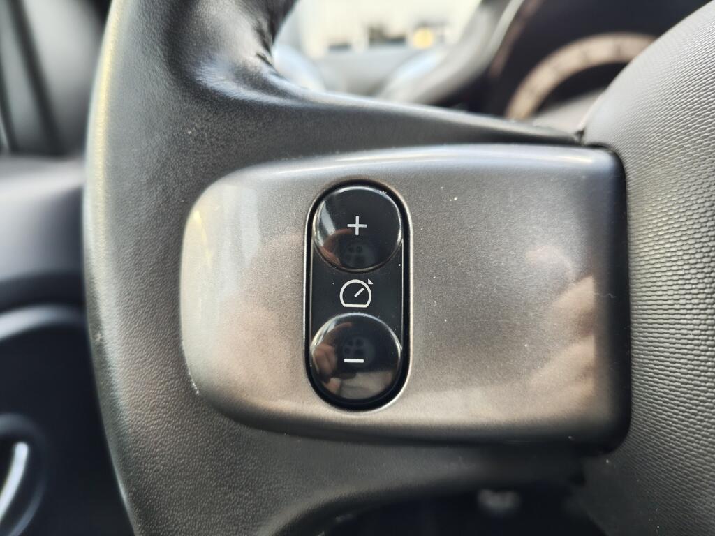 Renault Twingo 0.9 TCe GT | Cruise Control | Stoelverwarming | Navi | Achteruitrijcamera - Image 13