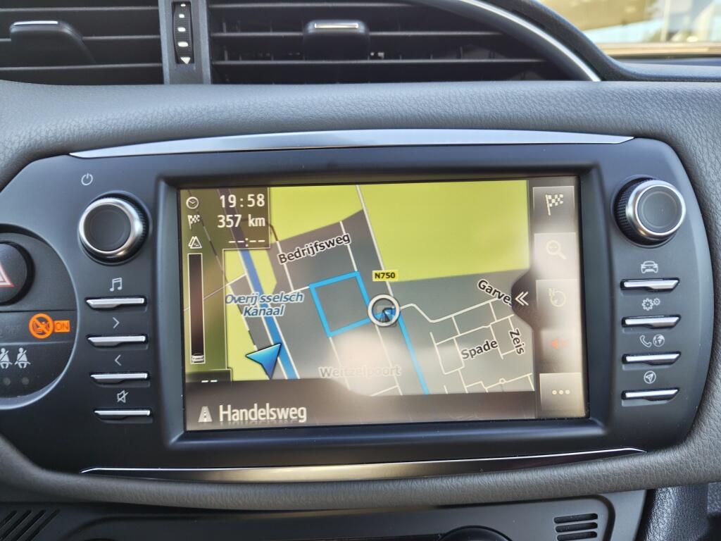 Toyota Yaris 1.5 Hybrid Aspiration | Stoelverwarming | Navi | El. Climate Control - Image 17