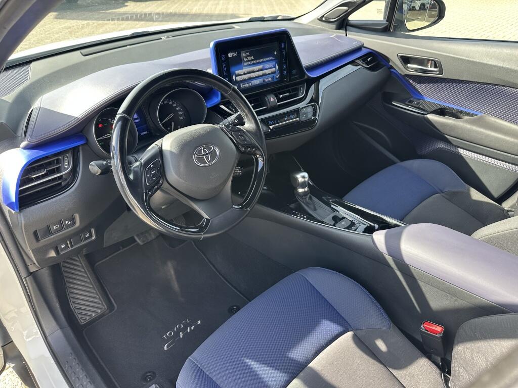 Toyota C-HR 1.8 Hybrid Bi-Tone Plus | CARPLAY | All seasons | JBL | Blind spot - Image 10