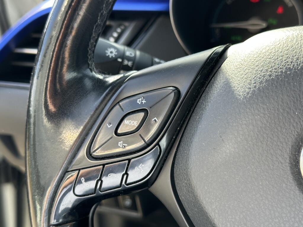 Toyota C-HR 1.8 Hybrid Bi-Tone Plus | CARPLAY | All seasons | JBL | Blind spot - Image 13
