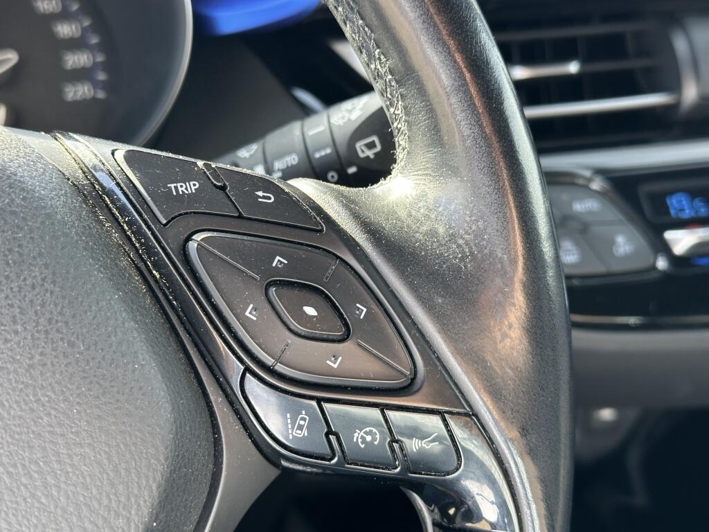Toyota C-HR 1.8 Hybrid Bi-Tone Plus | CARPLAY | All seasons | JBL | Blind spot - Image 14