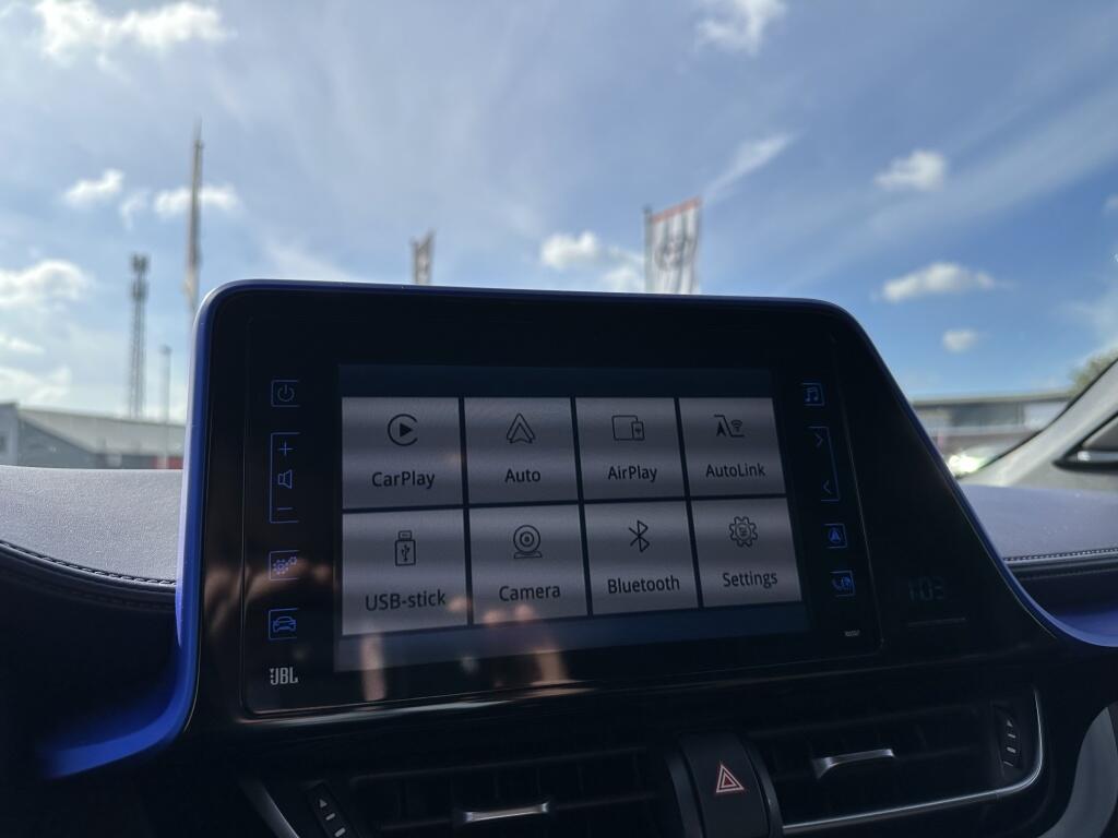 Toyota C-HR 1.8 Hybrid Bi-Tone Plus | CARPLAY | All seasons | JBL | Blind spot - Image 16