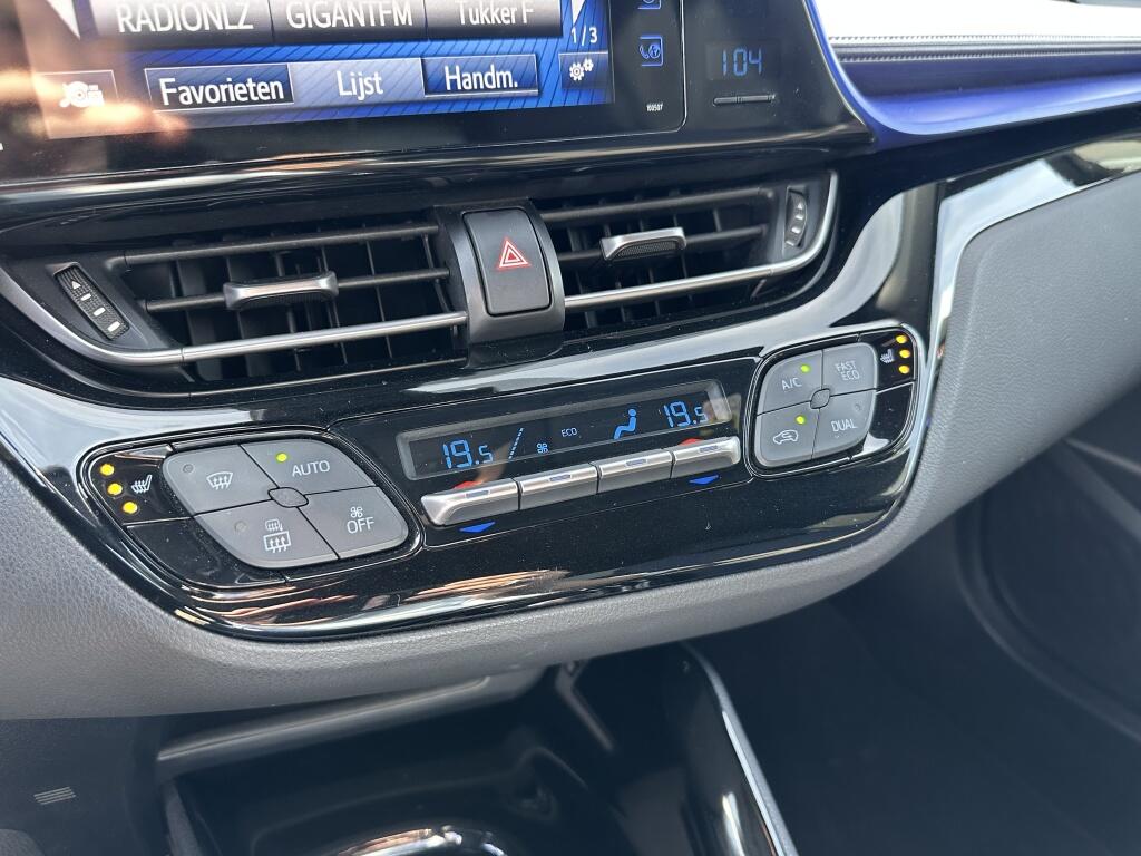Toyota C-HR 1.8 Hybrid Bi-Tone Plus | CARPLAY | All seasons | JBL | Blind spot - Image 17