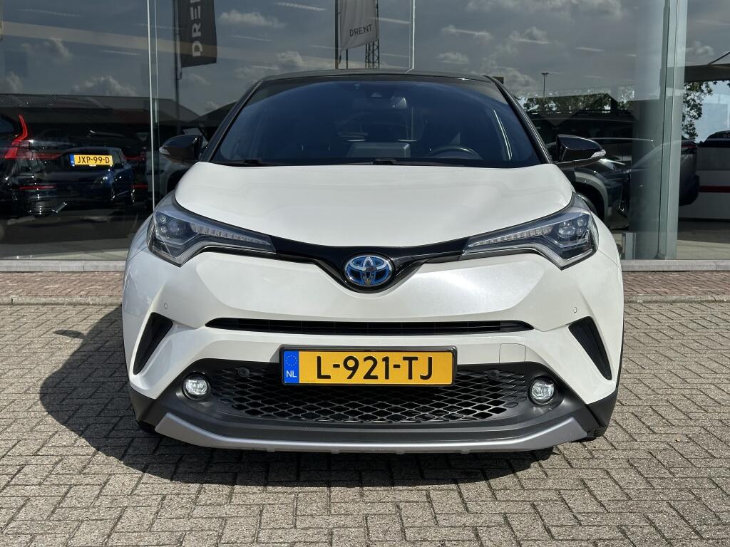 Toyota C-HR 1.8 Hybrid Bi-Tone Plus | CARPLAY | All seasons | JBL | Blind spot - Image 2
