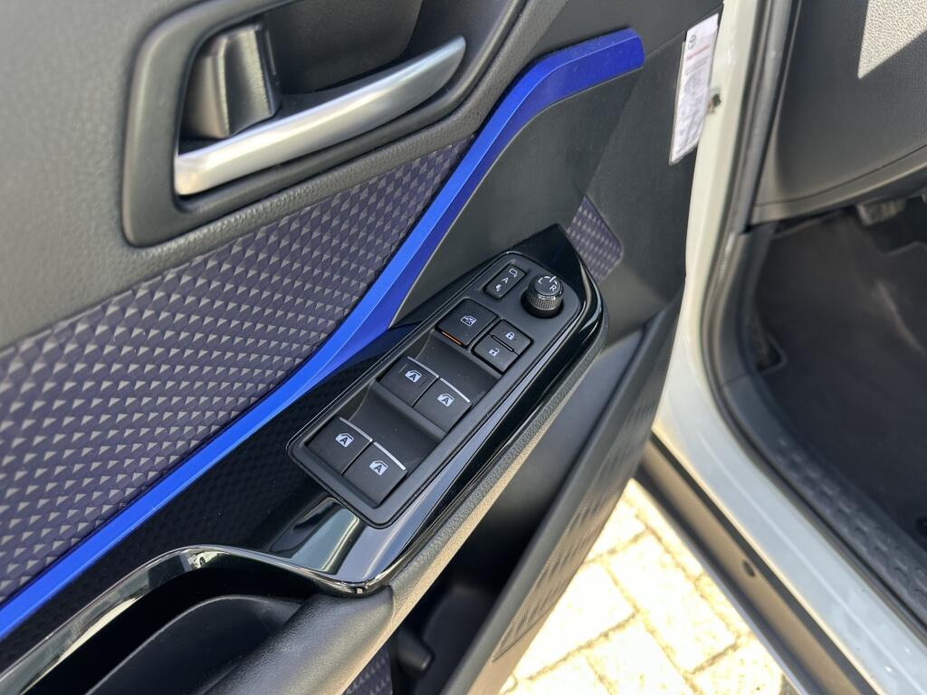 Toyota C-HR 1.8 Hybrid Bi-Tone Plus | CARPLAY | All seasons | JBL | Blind spot - Image 20