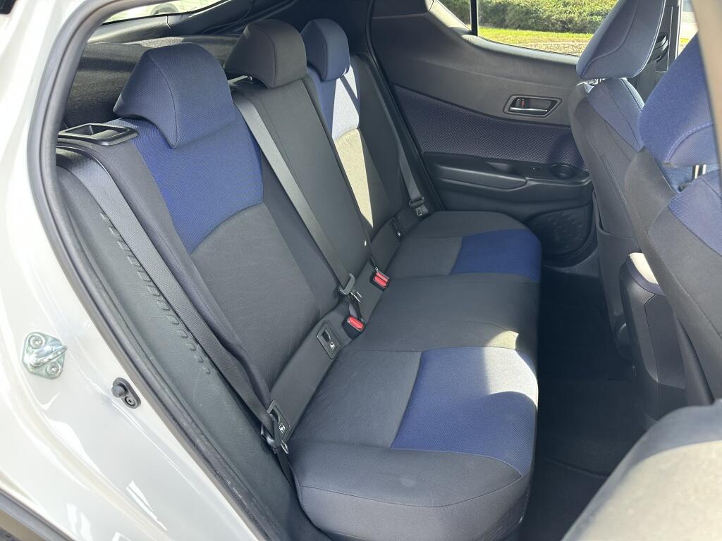 Toyota C-HR 1.8 Hybrid Bi-Tone Plus | CARPLAY | All seasons | JBL | Blind spot - Image 26