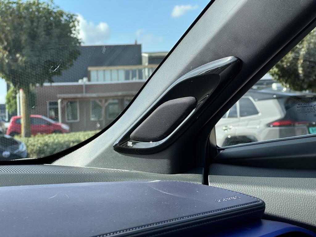 Toyota C-HR 1.8 Hybrid Bi-Tone Plus | CARPLAY | All seasons | JBL | Blind spot - Image 28