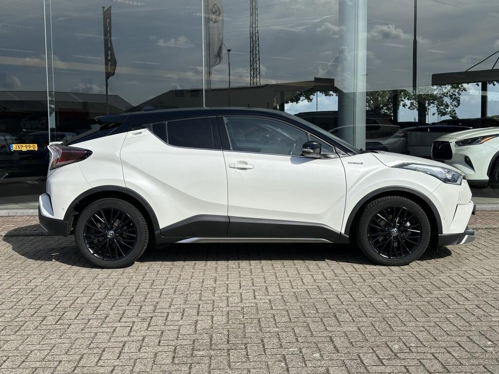Toyota C-HR 1.8 Hybrid Bi-Tone Plus | CARPLAY | All seasons | JBL | Blind spot - Image 4