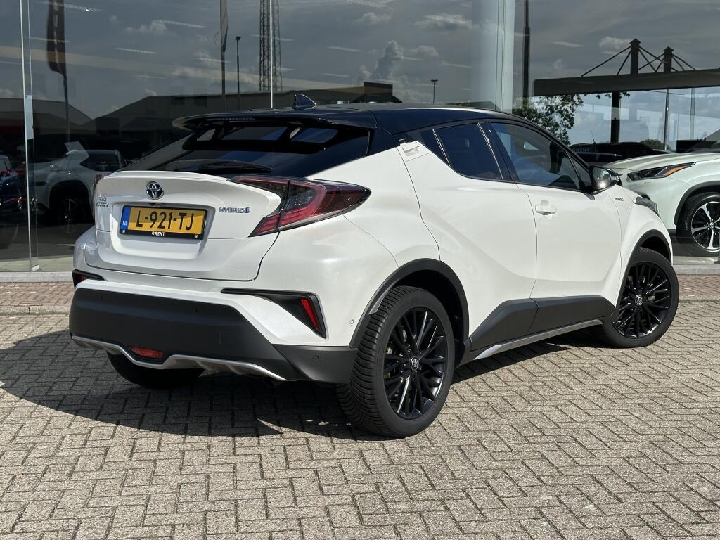 Toyota C-HR 1.8 Hybrid Bi-Tone Plus | CARPLAY | All seasons | JBL | Blind spot - Image 5