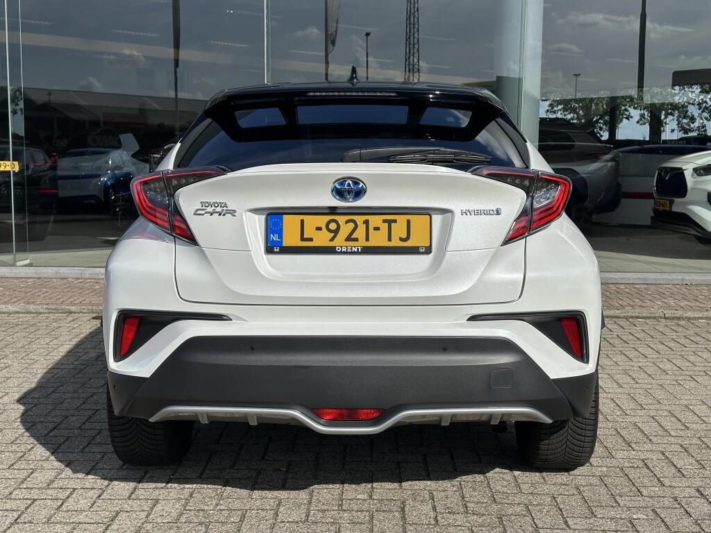 Toyota C-HR 1.8 Hybrid Bi-Tone Plus | CARPLAY | All seasons | JBL | Blind spot - Image 6