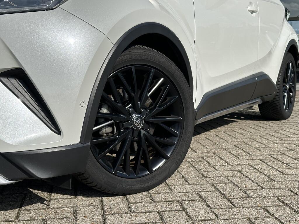 Toyota C-HR 1.8 Hybrid Bi-Tone Plus | CARPLAY | All seasons | JBL | Blind spot - Image 9