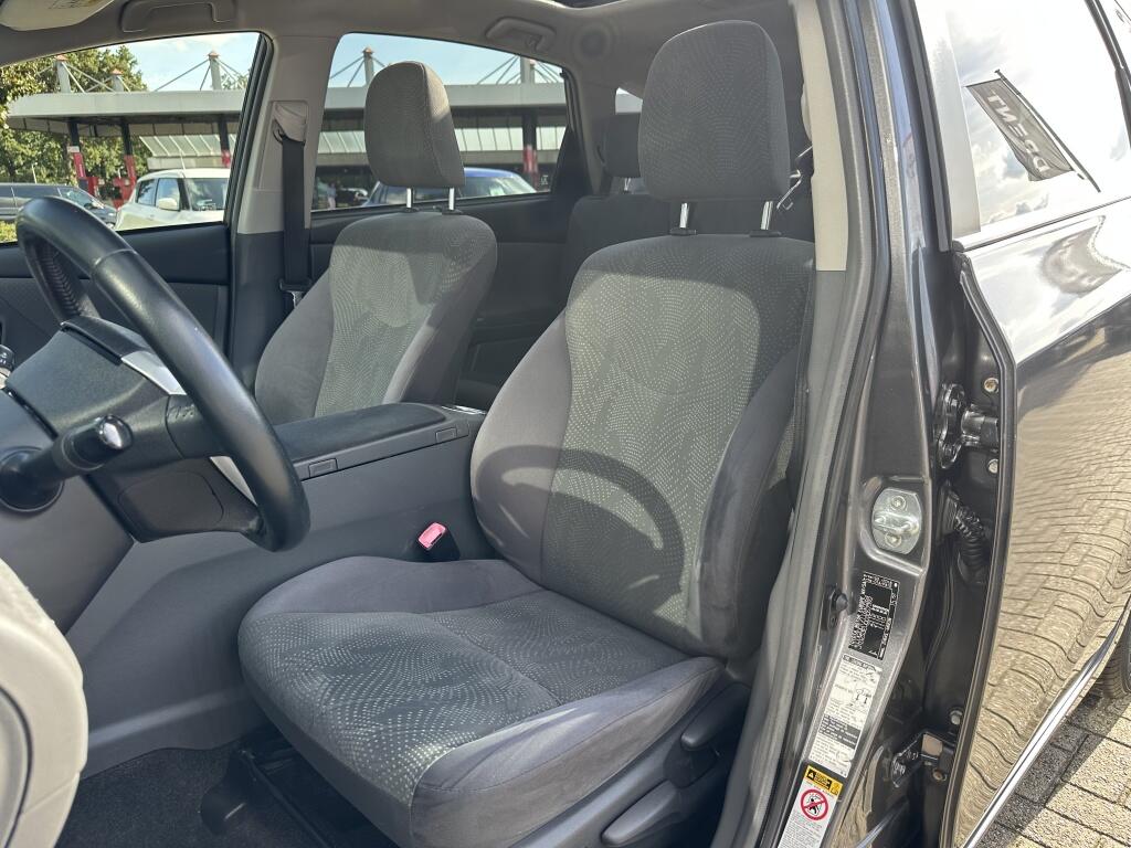 Toyota Prius Wagon 1.8 Aspiration | Panoramadak | HUD | 7-persoons! - Image 24