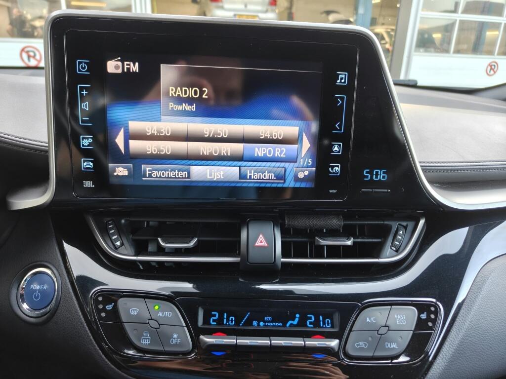 Toyota C-HR 1.8 Hybrid Executive - Image 20
