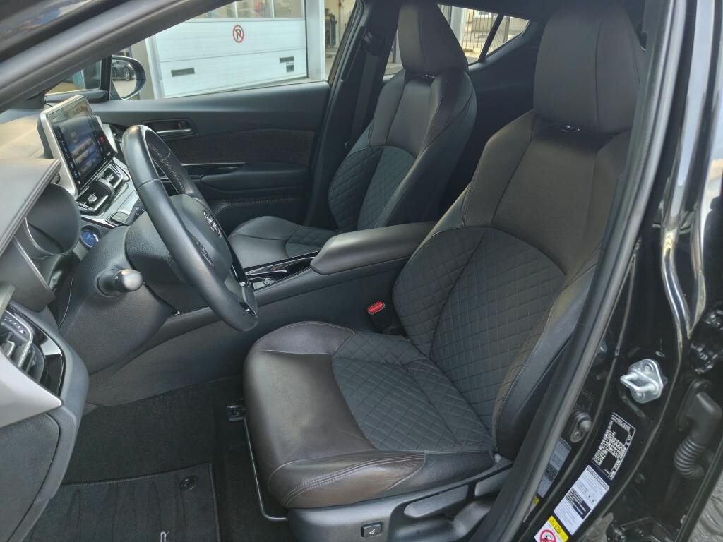 Toyota C-HR 1.8 Hybrid Executive - Image 25