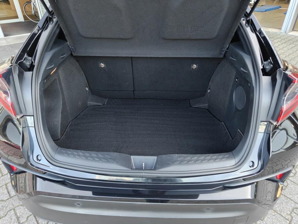Toyota C-HR 1.8 Hybrid Executive - Image 28