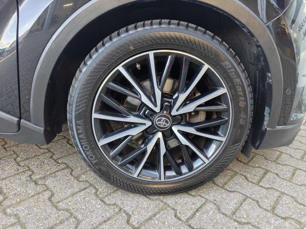 Toyota C-HR 1.8 Hybrid Executive - Image 29