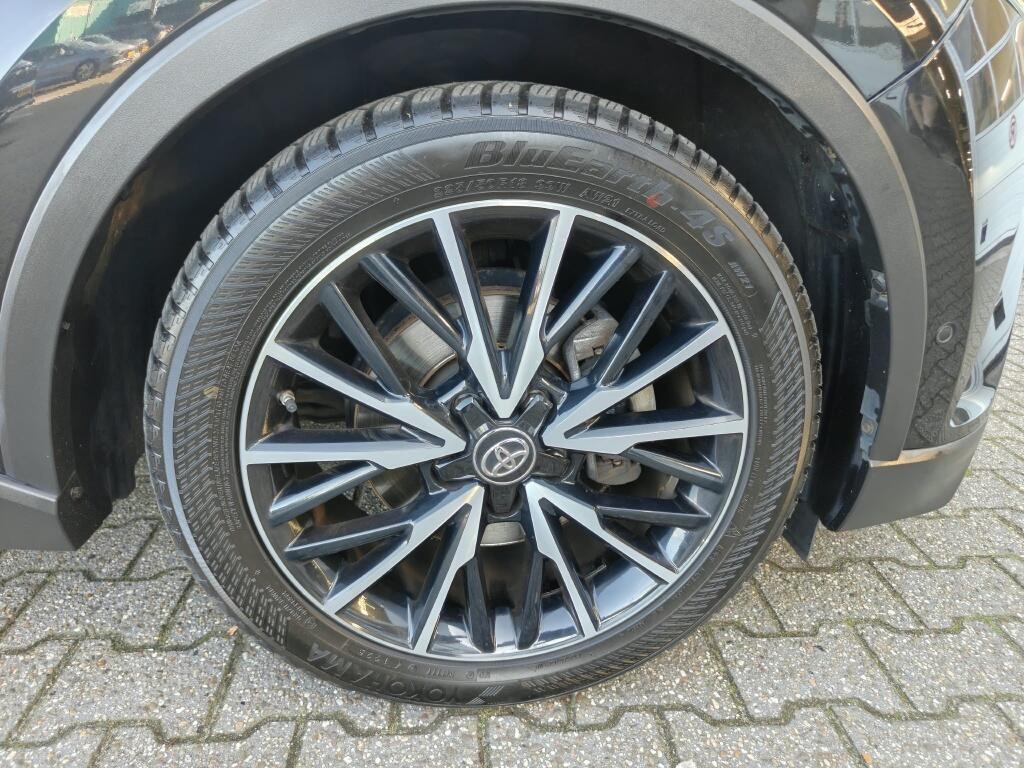 Toyota C-HR 1.8 Hybrid Executive - Image 31