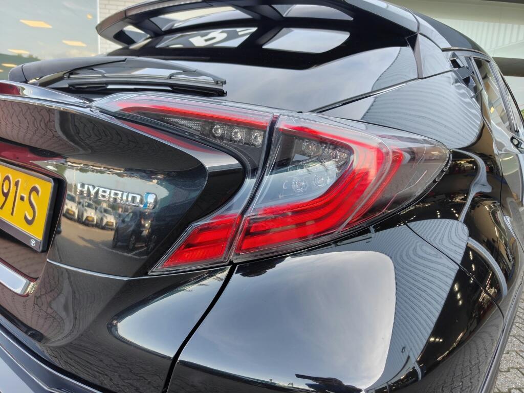 Toyota C-HR 1.8 Hybrid Executive - Image 8