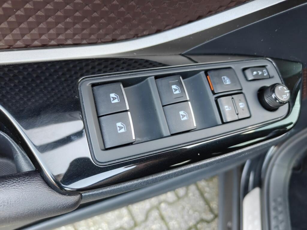 Toyota C-HR 1.8 Hybrid Executive - Image 9