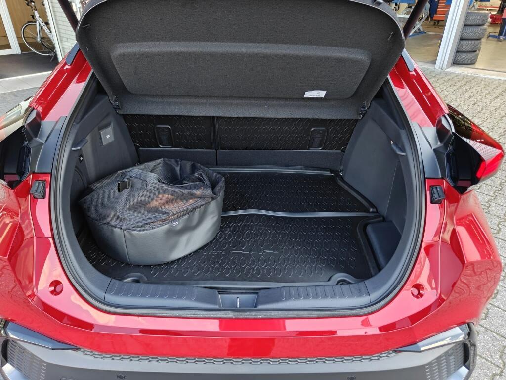 Toyota C-HR 2.0 PHEV 200 GR SP - Image 26