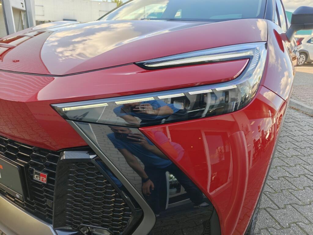 Toyota C-HR 2.0 PHEV 200 GR SP - Image 3